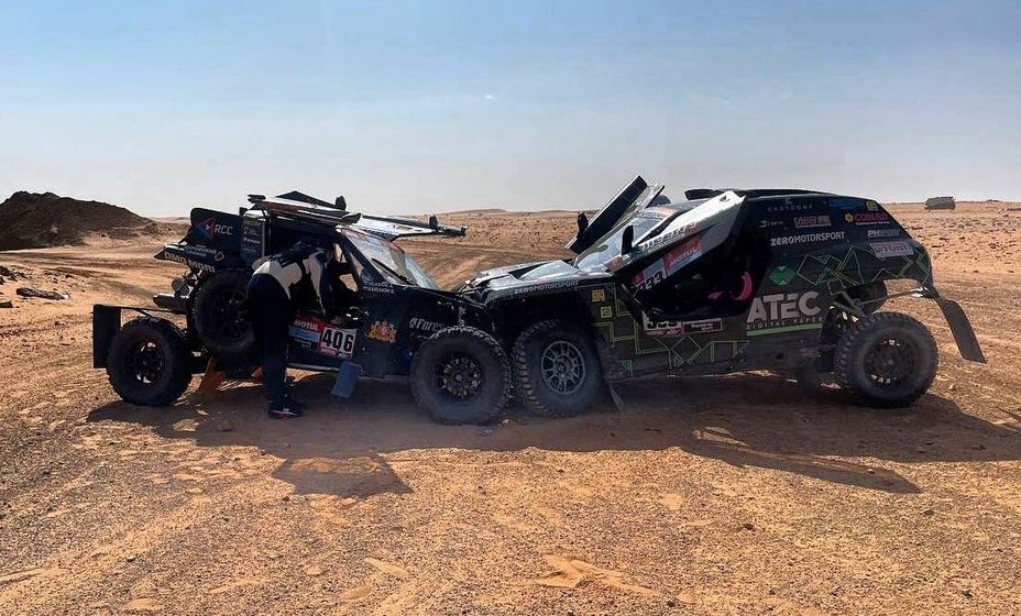 Российский гонщик Сергей Карякин попал в серьезную аварию на «Дакаре». Фото: Instagram SNAG Racing