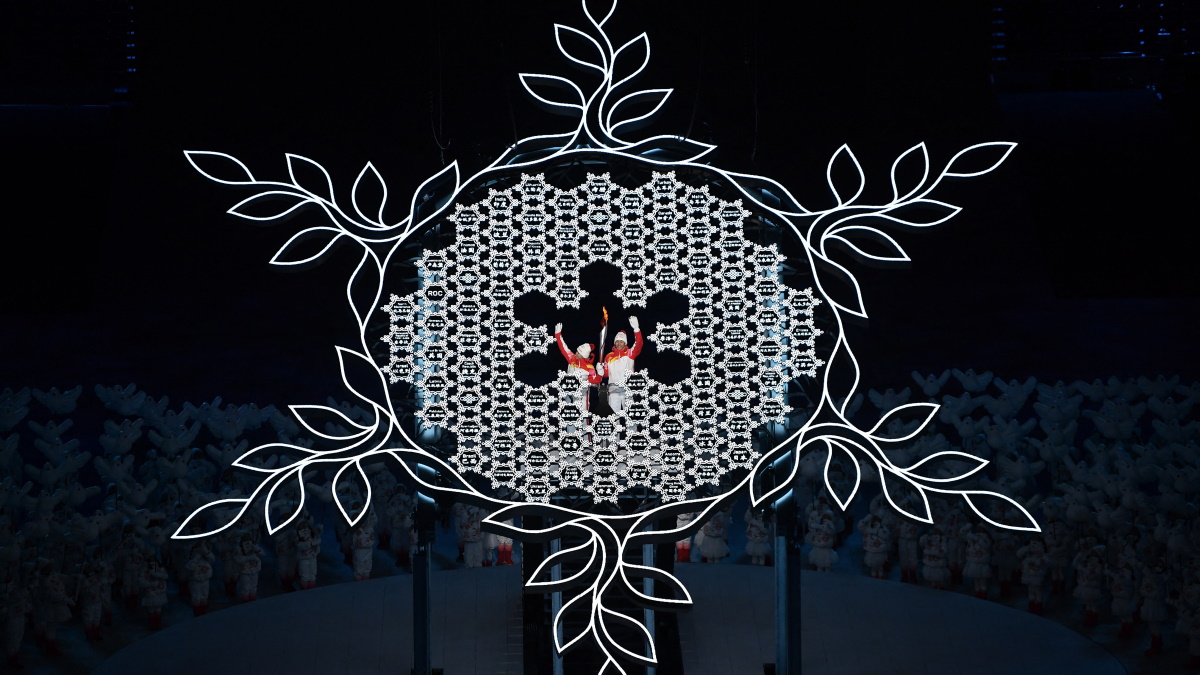 Снежинка-факел на церемонии открытия Олимпиады-2022. Фото: REUTERS