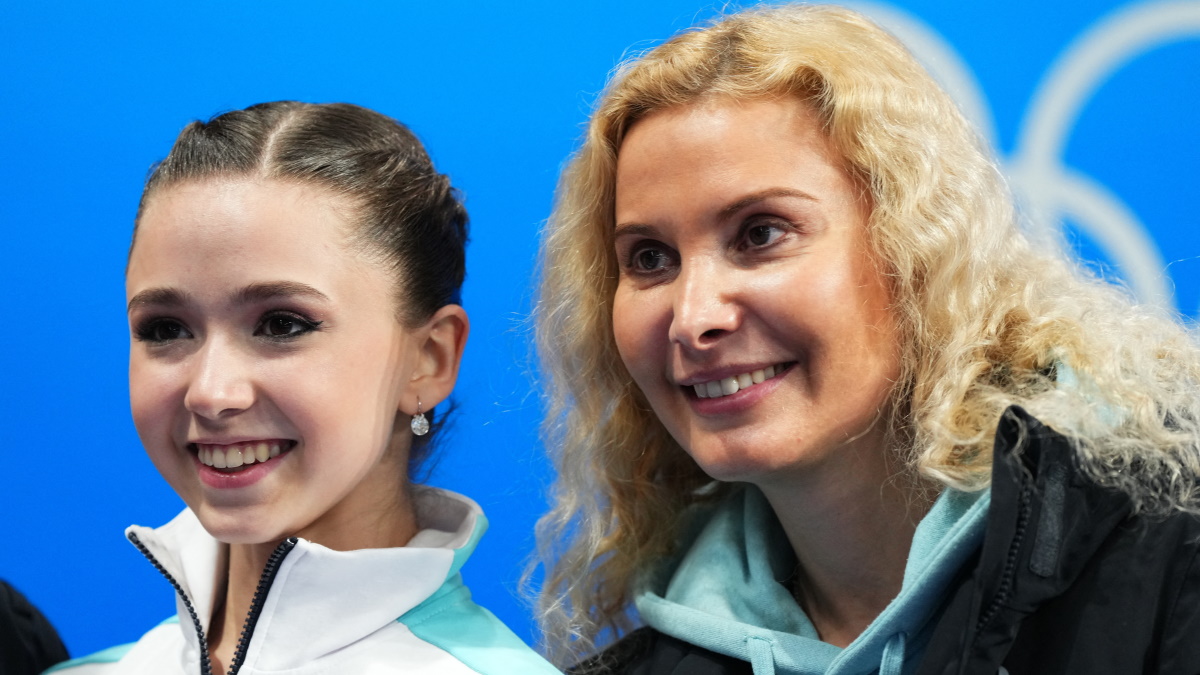 Валиева и Этери Тутберидзе после проката на Олимпиаде в Пекине. Фото: REUTERS