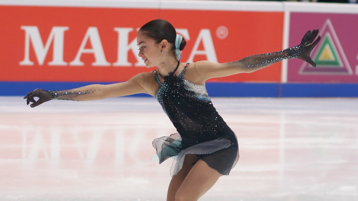 Аделия Петросян с четверным риттбергером опередила Трусову. Фото: GLOBAL LOOK PRESS