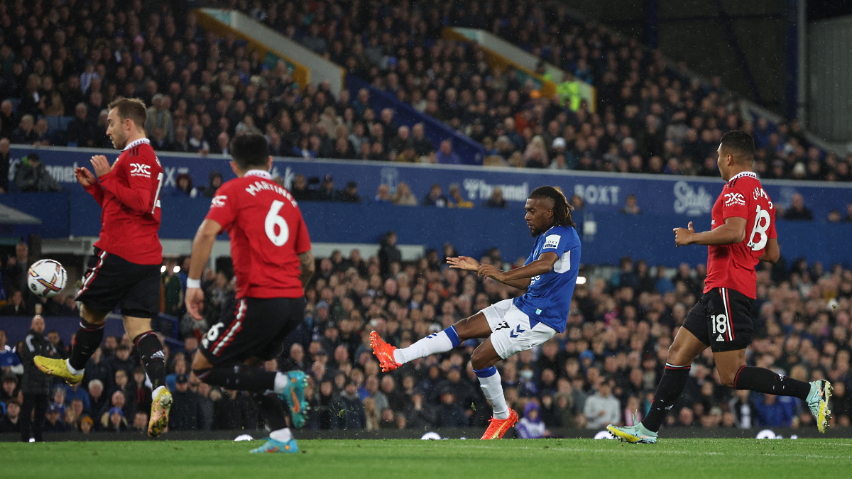 Алекс Ивоби забивает первый гол в матче 