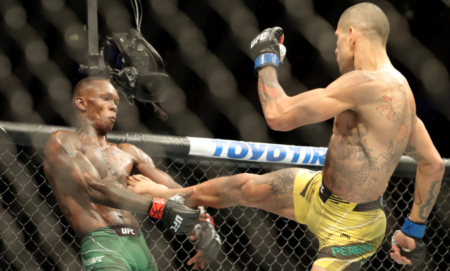 Адесаньи воспользовался правом на реванш с Перейрой. Фото: Reuters