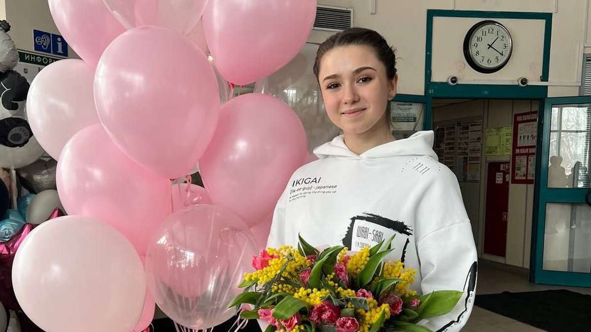 Камила Валиева пришла на хоккей Фото: фан-группа фигуристки Камилы Валиевой