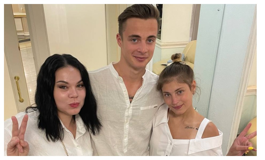 Косторная и Куница подали заявление в ЗАГС. Фото: соцсети Алены Загитовой