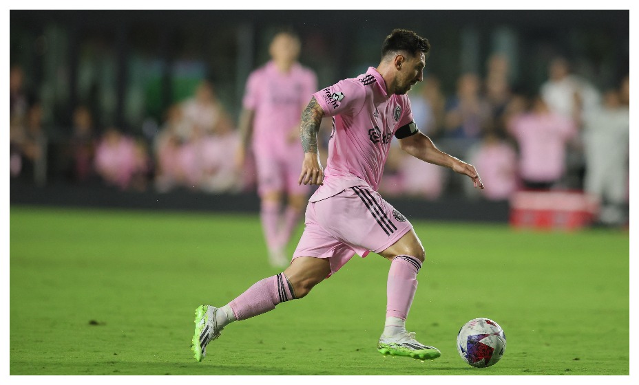 Лионель Месси прервал свою голевую серию, но зато отдал две передачи. Фото: Reuters