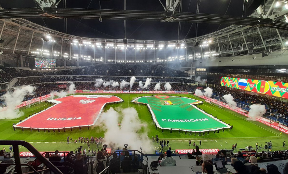 Матч начинали так, словно это снова была игра ЧМ. Фото: Денис Вдовин, КП Спорт