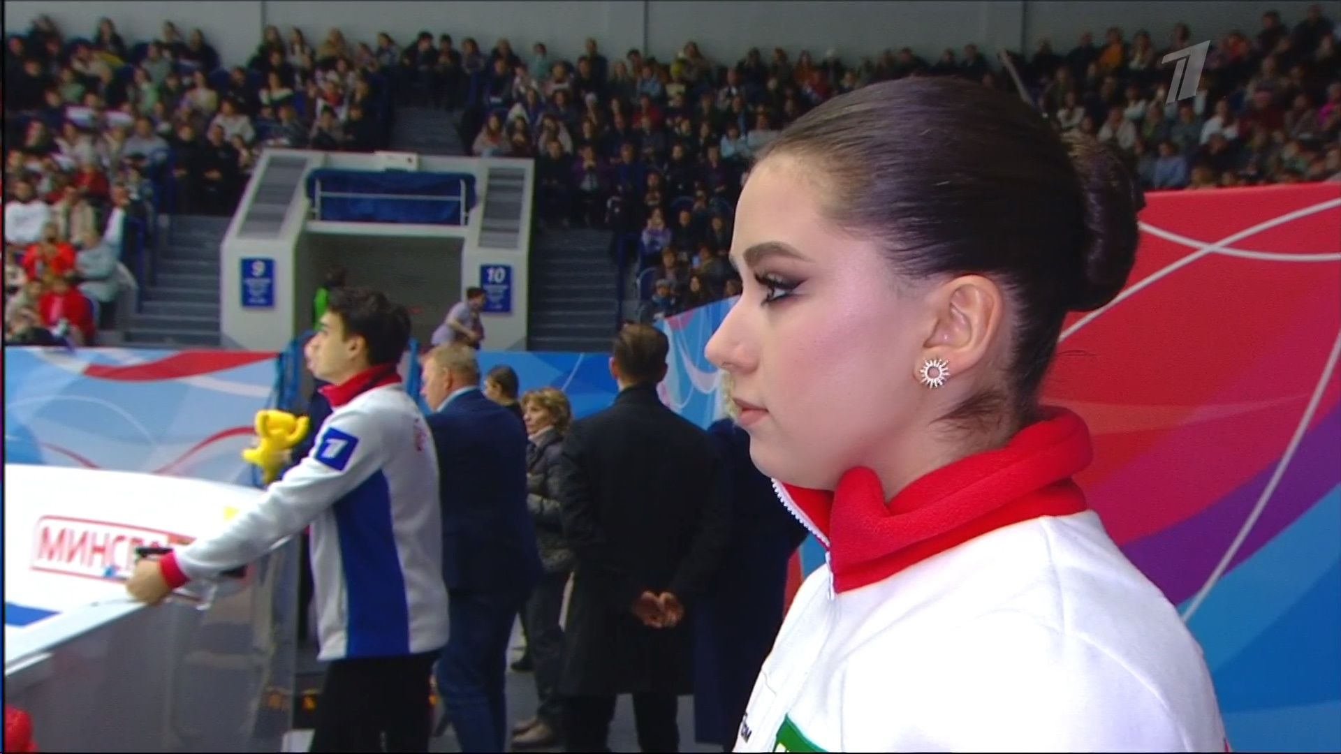 Камила Валиева перед выходом на лед в Казани на произвольную программу. Фото: стоп-кадр прямого эфира