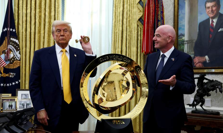 Глава ФИФА Инфантино сделал из жеребьевки к ЧМ-2026 большое шоу для президента США Трампа. Фото: Reuters