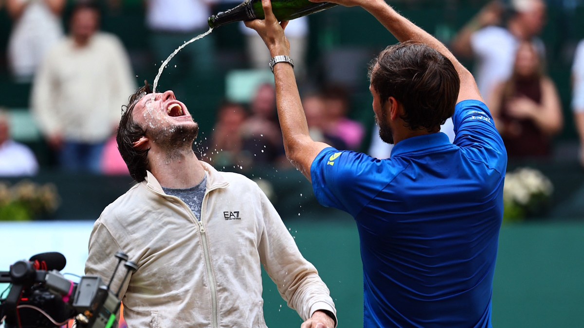 Даниил Медведев проиграл Бублику в финале турнира в Галле. Фото: REUTERS