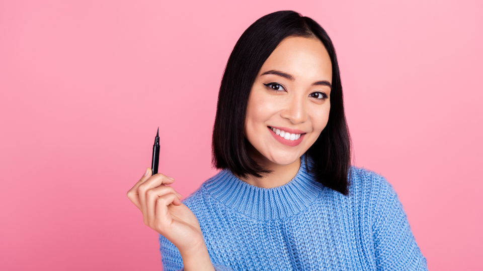 12 лучших подводок для глаз в 2025 году