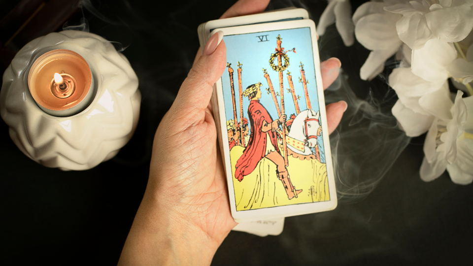 6 Жезлов Таро: значение и толкование карты