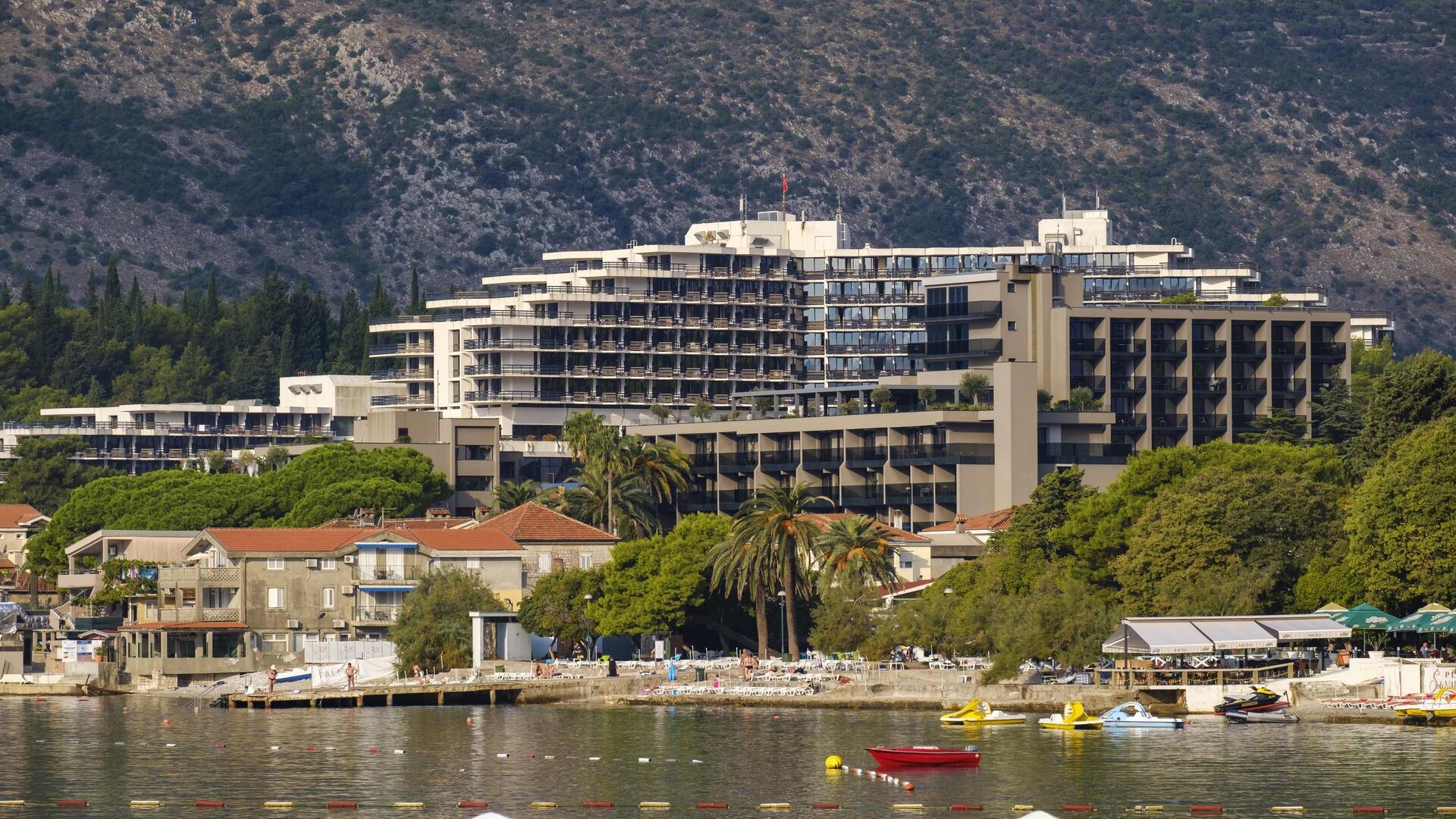 Институт Игало и пляж, Черногория.