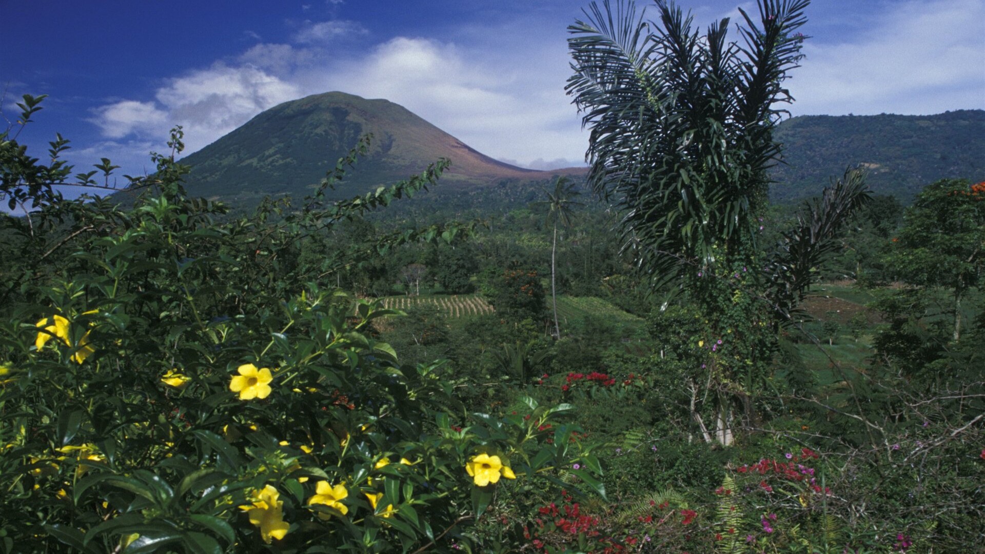 Вулкан Локон, Томохон.