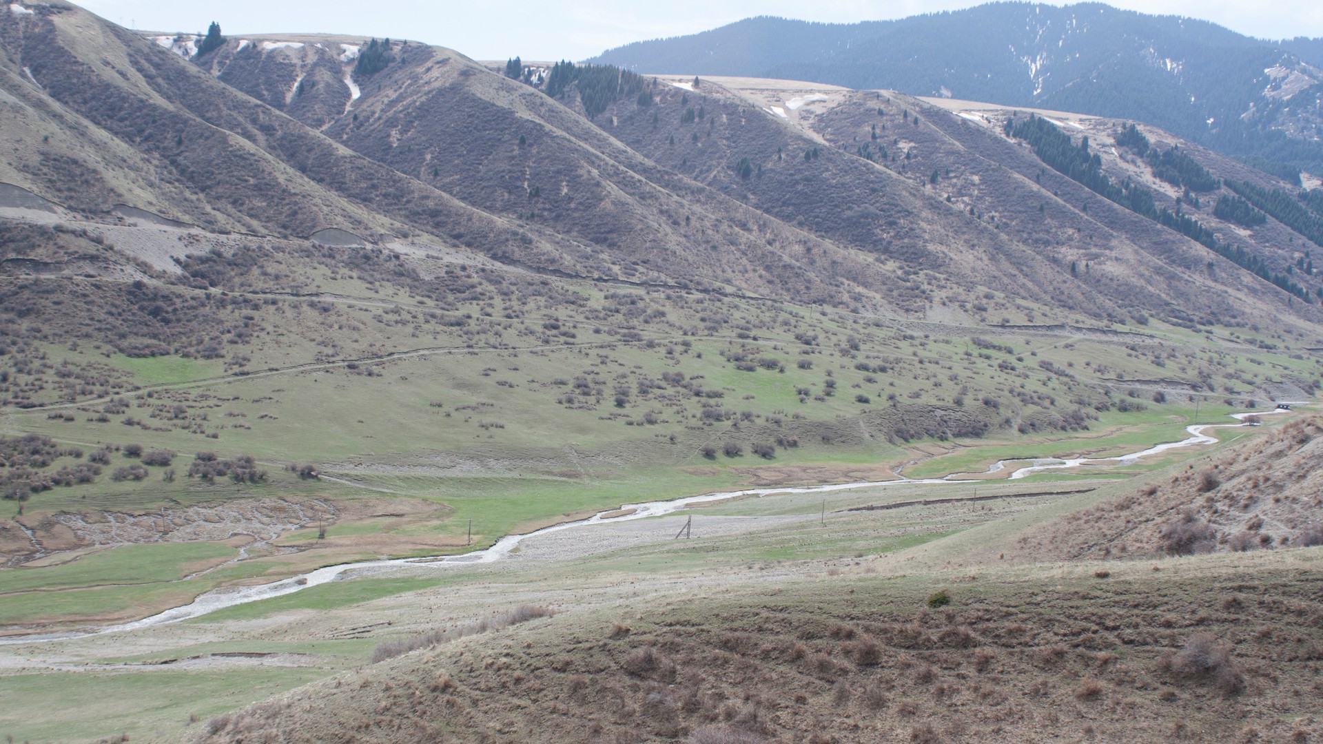 Горы у реки Мерке, Казахстан.