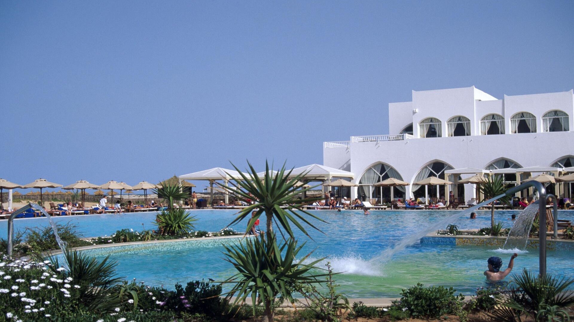 Пляжный курорт отеля в Джербе, Тунис.