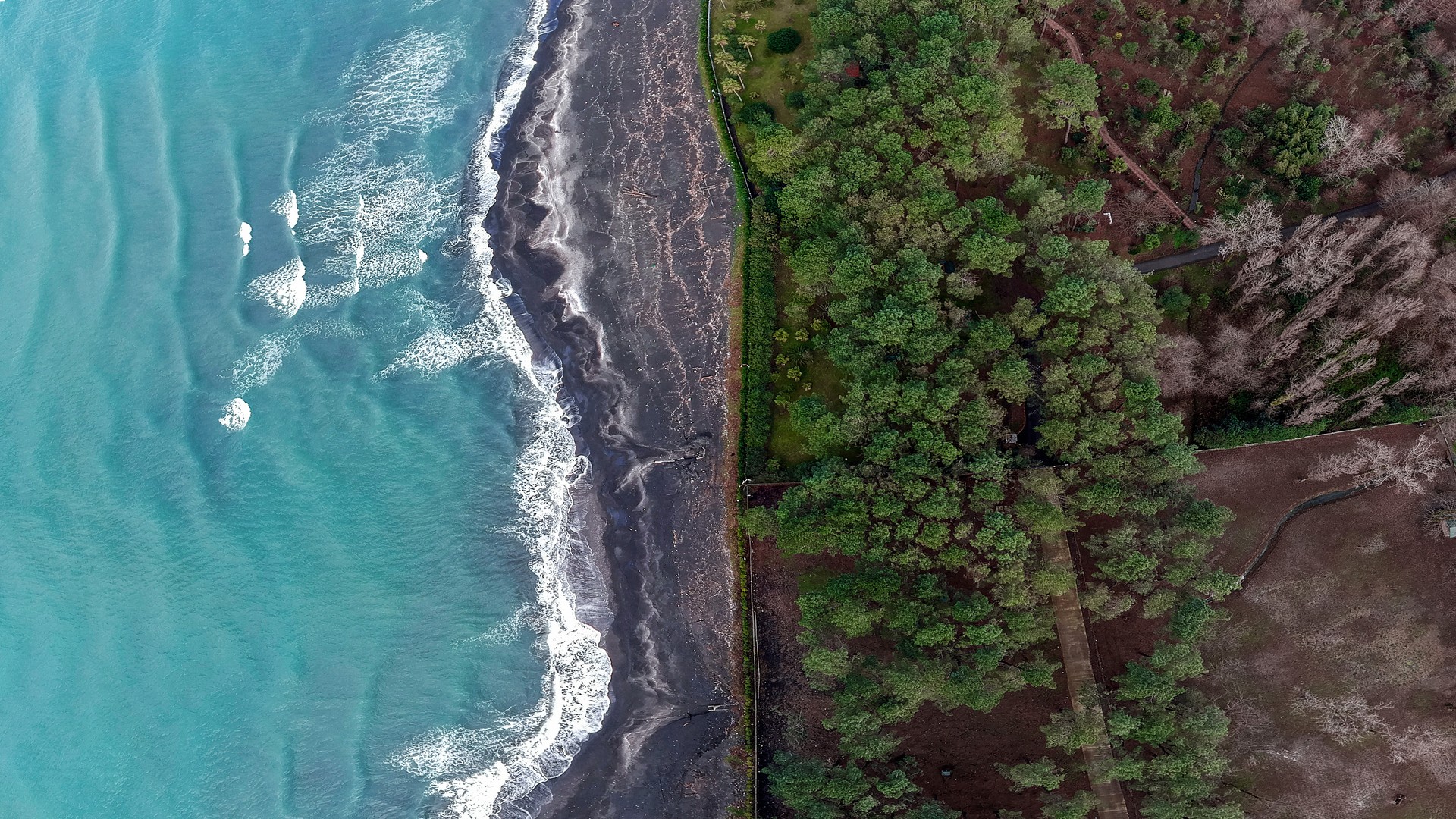 Пляж Шекветили в Грузии.