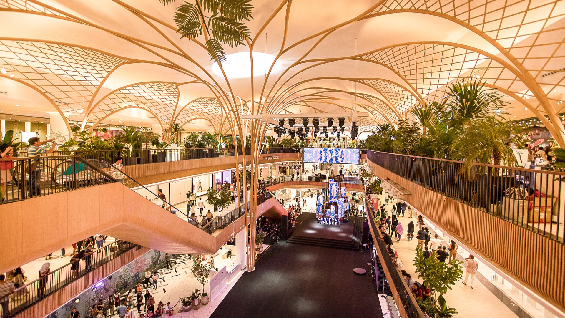 Торговый центр Central Phuket, Таиланд.
